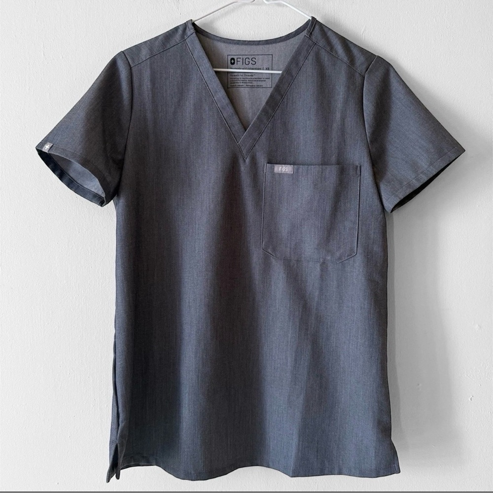 FIGS Women Scrub Top size XS Gray Catarina One Pocket Short Sleeve V Neck XS